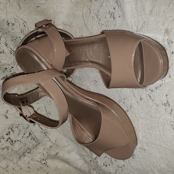 Chinese Laundry Shoes - Chinese Laundry chunky heeled patten leather sandals